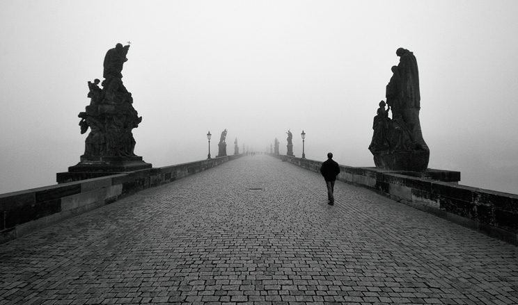 Карлов мост в тумане